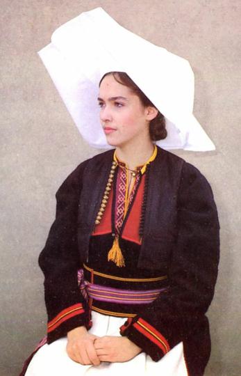 49.-Žena-u-konavoskoj-narodnoj-nošnji,-1980-ih
