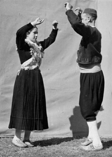 6.-IEF-foto-1500,-Linđo---ples,-Majkovi,-T.-Dabac,-Institut-za-etnologiju-i-folkloristiku