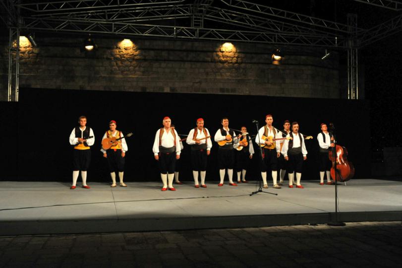 FAL-D1449,-Nastup-orkestra-na-Dubrovačkim-ljetnim-igrama,-tvrđava-Revelin,-2012.-1